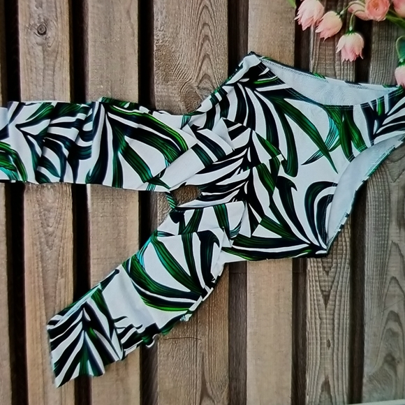 NWT LOW CUT PADDED RUFFLE MONOKINI SWIM BATHING SUIT SIZE LARGE - Picture 8 of 14